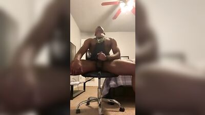 [Twit] [766] Horny af after the gym. Where my bate bros