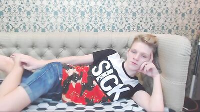 Blonde Web-Cam Cutie Cums Hard! - An Amateur Cocks and Handjob Show!