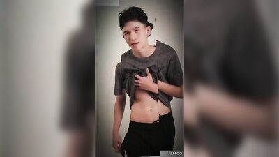 Latino Amateur Bisexual Solo Masturbation - Colombian Dotado Menino Fun!