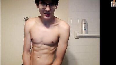Amateur Body Boy Cam: Sexy Nerd Exposure
