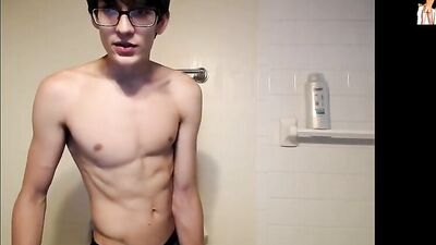 Amateur Body Boy Cam: Sexy Nerd Exposure
