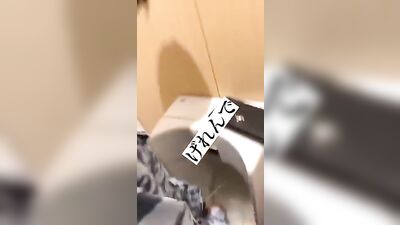 This movie is from an account @prprdmdm1919 of twitter whose name is 「もん」