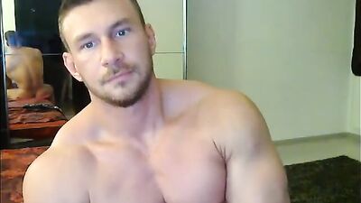 Muscle Boy Nudes: Bearded Blond Poses For You!