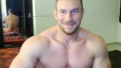 Muscle Boy Nudes: Bearded Blond Poses For You!