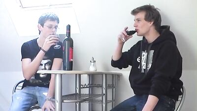 Gay Porn Video: Cum Shots and Twinks in the Cold Spotlight!