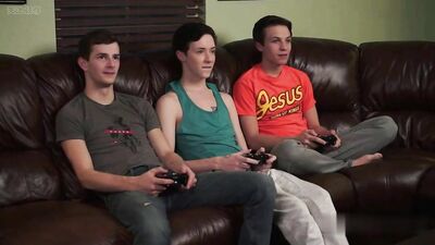 Threesome Twink Men in Gay Porn Going for a Hot Bareback Action!