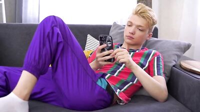 Twink Temptations: The Ultimate Bareback Cum Shots Handjob Oral Experience