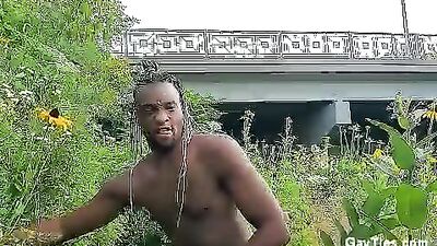 Caught in the Act: Black Amateur Public Sex on Bridge!