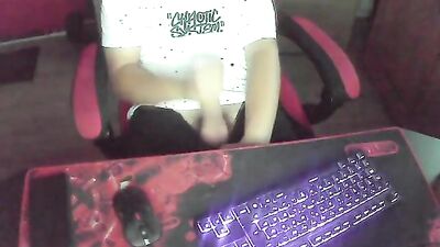 German Twink Jerks Cum on Phone while Watching Porn!