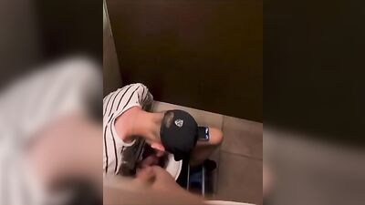 Deutscher Spion in der Toilette (3) Spy for huge dick