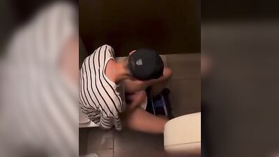 Deutscher Spion in der Toilette (3) Spy for huge dick