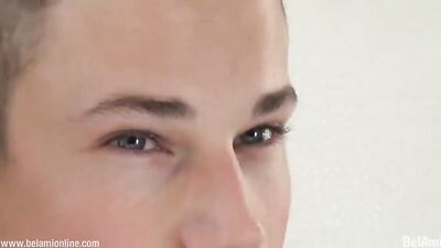 Blond Muscle Boys Minute with Yannis Paluan!