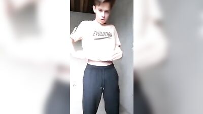 Handsome Lad Masturbates For Web-Cam Action Amateurs Cumshots!