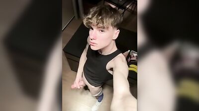 Max in the Kitchen: The Return of the Skinny Blond Hunk!