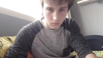 Young Webcam Muscle Cutie Masturbates for Your Pleasure