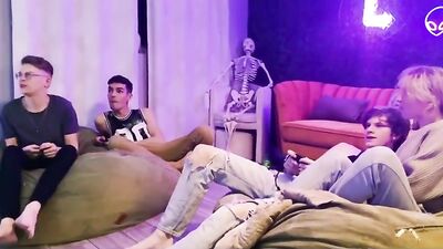 Big Dick Threesome Fetish Fun: Bareback Cum on Butt!