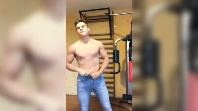 Muscular Twink Cumshots - The Ultimate Hunk Experience!
