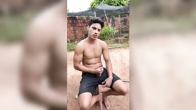 Gay Porn: Muscle Boys Go Wild in the Sunshine!