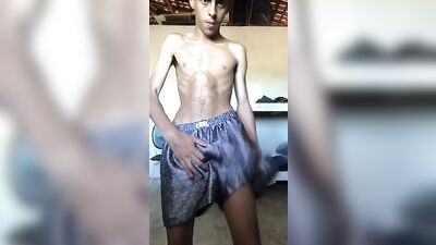 Garoto Latino Punheta: Bielzinhos Dotted Boyfriend Beats His Big Cock!