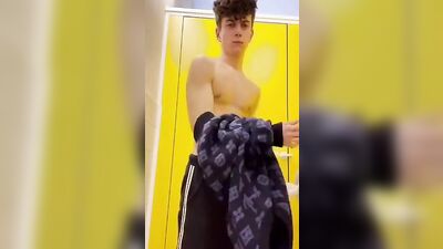 Strip, Cum & Closet Crush - Amateur Web-Cam Shots