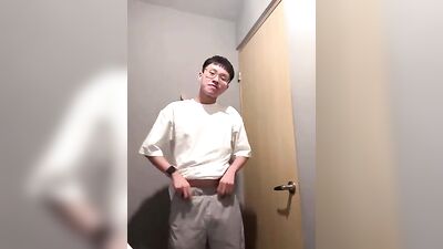 Asian Twink Exposed: The Ultimate Gay Porn Experience!