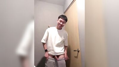 Asian Twink Exposed: The Ultimate Gay Porn Experience!