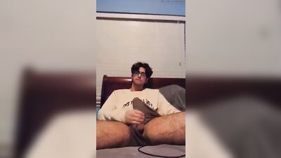 JACKING OFF ADORABLE NERDY COLLEGE STUDENT - A Gay Porn Delight!