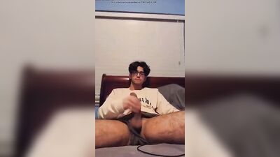 JACKING OFF ADORABLE NERDY COLLEGE STUDENT - A Gay Porn Delight!