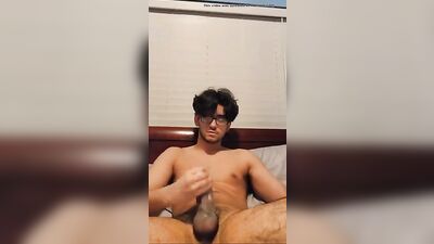 JACKING OFF ADORABLE NERDY COLLEGE STUDENT - A Gay Porn Delight!