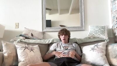 Handsome Cutie Wanks on the Couch! Gay Porn Video