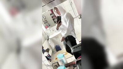 Mmm... Fresh Twink Cum: Felixs Morning Load!