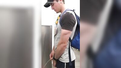 Pissing Frat Brothers: Brotherly Love and Raw Sex!