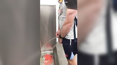 Pissing Frat Brothers: Brotherly Love and Raw Sex!