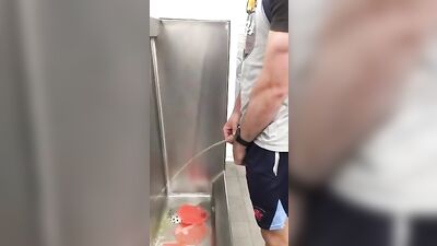 Pissing Frat Brothers: Brotherly Love and Raw Sex!