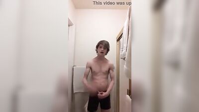 Gym Hunk: Hot Wank After Showers!