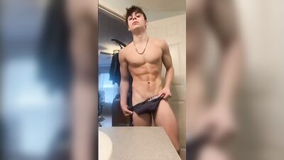 Dutch Muscle God Philip Shows Off His Gorgeous Body In The Nude!