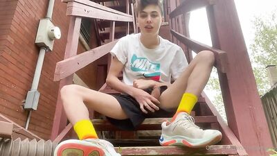 Gay Porn Sensation Loses His Precious Cum in Solo Web-Cam Shoot!