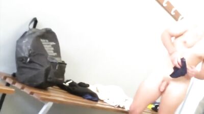 Gay Porn: Nude College Boys After Shower - Amateur Voyeur