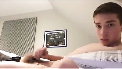 Young Twink Cum Session: Bedtime Wank Reveals Web-Cam Passion!