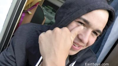 18 Skater Boy Gets Handjob