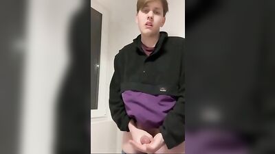 Czech Cutie Cums Fast: Rosy-Cheeked Amateurs Explosive Orgasm!