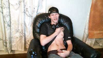 Young & Funny Twink - A XXX Experience! (186 characters)