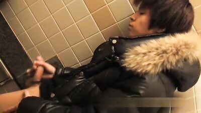 Japanese Boy Cumshot in Toilet - Public Outdoor Handjob Fetish Asian Vintage Sex
