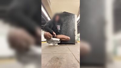 Gay Porn: Risky Jerk-Offs on the Move!