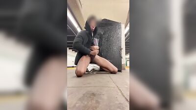 Gay Porn: Risky Jerk-Offs on the Move!