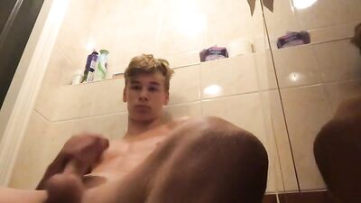 Blonde Bathroom Cummer: A Handsome Amateurs Solo Water Play