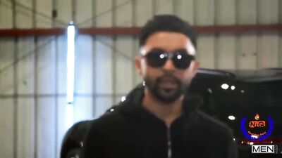 Car Wash Fuck: Felix Foxs Hardcore Bareback Adventure!