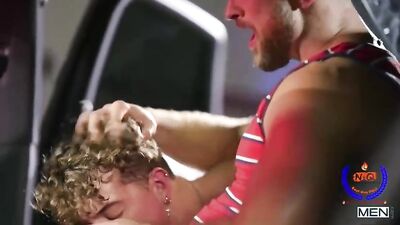 Car Wash Fuck: Felix Foxs Hardcore Bareback Adventure!