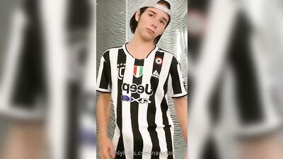 Handsome Hunk in Football Shirt: The Ultimate Cumshot Experience!