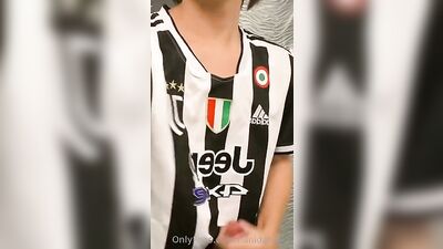 Handsome Hunk in Football Shirt: The Ultimate Cumshot Experience!